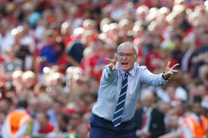 ليستر سيتي يُجدد عقده مدربه رانييري