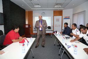 المجموعة الأولى من طلبة المعسكر الصيفي تكمل برنامج الوعي السياسي بـ 'التنمية السياسية'