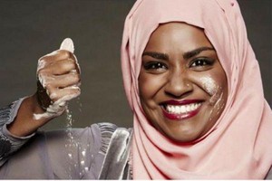 ناديا حسين... أشهر صانعات الكعك في بريطانيا، لماذا ترتدي الحجاب؟!