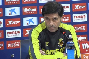 فياريال يقيل مدربه