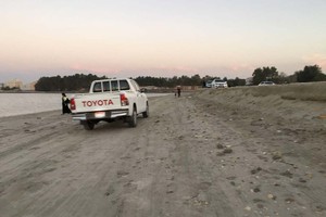 مرتادو ساحل مشروع نورانا بكرانة يشكون التصرفات الطائشة من قبل بعض الشباب