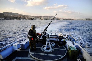 زوارق اسرائيلية تطلق النار على صيادين قبالة شواطئ غزة وتعتقل 5