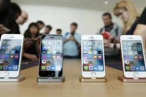 آبل تكشف النقاب عن آيفون الجديد الشهر المقبل