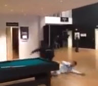 بالفيديو... موراتا يعرقل زيدان!