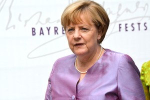 ميركل تدعو الشركات الكبرى لاجتماع من أجل توفير فرص عمل للاجئين