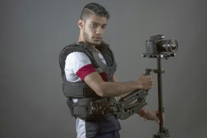 ﻿المصور محمود مرزوق شغفه بالتصوير جعله يتخصص في حفلات الزفاف