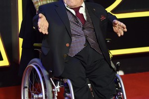 وفاة الممثل البريطاني كيني بيكر عن عمر يناهز 81 عاما