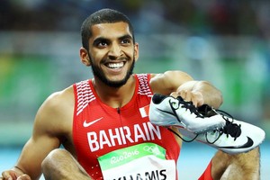 البحريني خميس: حطمت رقمي الشخصي وأسعى لتشريف العرب في نهائي 400 متر بالأولمبياد