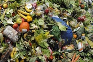 في بريطانيا من الممكن شراء الطعام من 'القمامة'