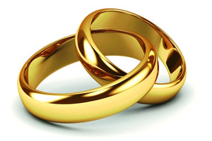 شرطة دبي تُخرج سجيناً لعقد قرانه وتتكفل بمصاريف الفحص له ولعروسه