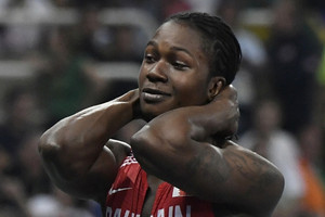 بالفيديو... العداء البحريني فيشر يلوم على الضوضاء في بداية خاطئة للسباق أطاحت به من الأولمبياد