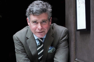 مكينيرني في «أيام نفيسة، ساطعة»: العالم بين الفن والحب مقابل السلطة والمال