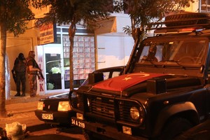 السلطات التركية تداهم 44 شركة في اسطنبول وتغلق صحيفة موالية للأكراد 