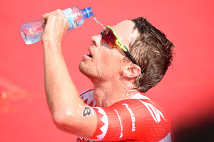 كونوما من فريق البحرين للتحمل 13 يتغلب على الجبال