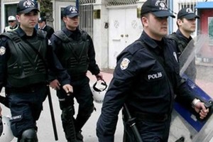 الأناضول: الشرطة التركية تداهم 44 شركة في إطار تحقيقات الانقلاب