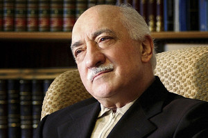 مدعون اتراك يطلبون حكمين بالسجن المؤبد للداعية غولن