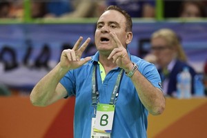 مدرب كرة اليد التونسية يبدي دهشته من اتهام لاعبيه بالخيانة