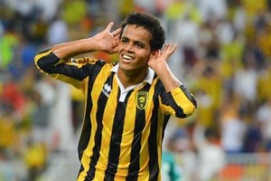 الأهلي السعودي يتعاقد مع عبدالفتاح عسيري لمدة أربعة أعوام