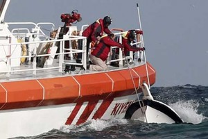 غرق قارب تابع لخفر السواحل التركي في مضيق البسفور