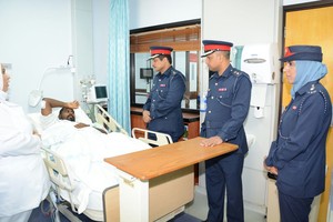 'نائب مدير المرور' لدى زيارته مصابي حادث العرين: الحفاظ على معدلات السلامة المرورية أولوية