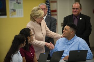 مؤسسة كلينتون تستأجر شركة لأمن المعلومات بعد إختراق محتمل