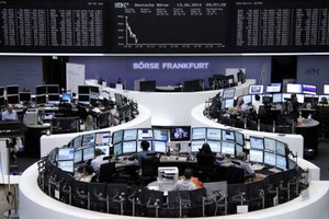 أسهم أوروبا تتراجع صباحاً وتتجه لأكبر خسارة أسبوعية منذ يوليو