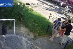 بالفيديو: امرأة تنجو من حادث مروع في روسيا