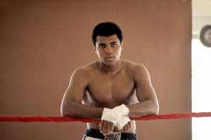 مزاد لبيع تذكارات للملاكم الراحل محمد علي في سبتمبر 