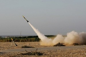 إسرائيل ترد بضربة جوية وقصف على سقوط صاروخ أطلق من غزة