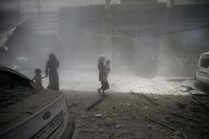 سورية... مقتل 30 شخصاً على الأقل في قصف جوي على حلب وريفها