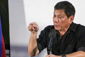 الرئيس الفلبيني يهدد بانسحاب بلاده من الأمم المتحدة بسبب انتقاداتها لحملته لمكافحة المخدرات