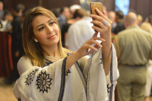 ملك المغرب يمنح الفنانة جنات وسام المكافئة الوطنية