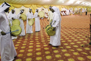 كيف تغري الحكومة الكويتية شبابها للميول عن الزواج من أجنبيات؟