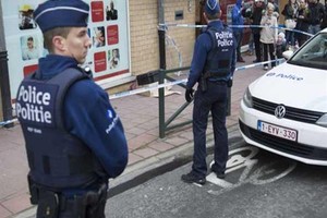 امرأة تطعن ثلاثة في حافلة في بروكسل