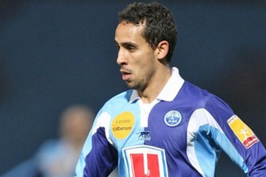 الجزائري مسلوب يمدد عقده مع لوريان حتى 2018