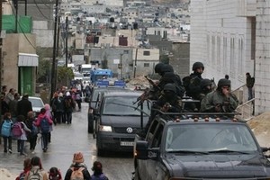 احتجاجات حاشدة في نابلس بالضفة الغربية بعد وفاة محتجز فلسطيني