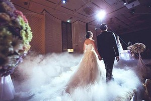 مدعوون إلى زفاف في لبنان... يتفاجؤون بقوانين عنصرية وغربية!