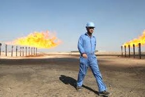 العراق يطلب من شركات النفط الأجنبية زيادة إنتاج الخام وصادراته