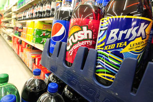 بريطانيا تحارب البدانة بضريبة المشروبات الغازية