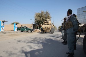 رغم قلق باكستان .. أفغانستان تطالب الهند بمزيد من السلاح   