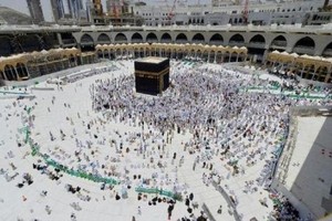 أمير مكة: تخصيص الصحن للطائفين فقط بدءاً من غد