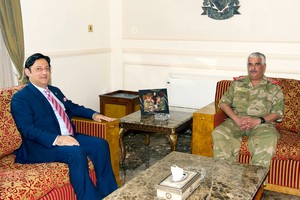رئيس الحرس الوطني يستعرض مع السفير الباكستاني علاقات التعاون بين البلدين