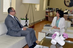 الشيخة مي تستعرض مشاريع 'الثقافة' مع الرئيس التنفيذي لبنك البحرين الإسلامي