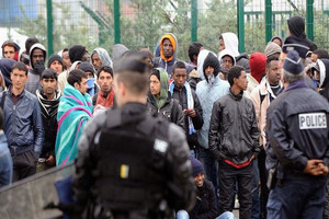 بيانات رسمية: انخفاض عدد المهاجرين لبريطانيا إلى 327 ألفا في عام