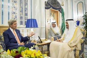 كيري يقول إن خطة إنهاء الصراع في اليمن تشمل مشاركة الحوثيين في حكومة وحدة مقابل إنهاء العنف وإلقاء السلاح