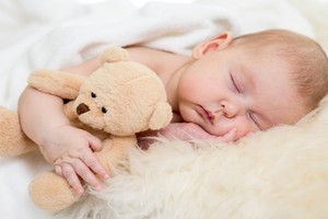 طرق نوم خاطئة تعرض الأطفال لخطر متلازمة الموت