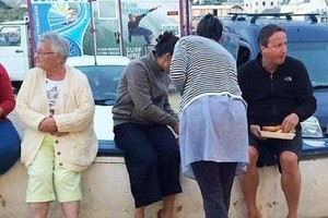 كاميرون «الحافي»... استمتاع بحياة البساطة