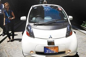 سنغافورة تطلق أول سيارة من دون سائق