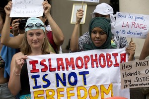 احتجاج نسائي في لندن على حظر 'البوركيني' في فرنسا