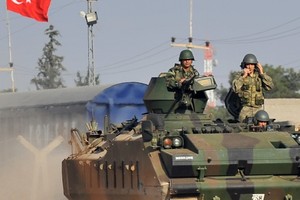 مواجهات بين مقاتلين يدعمهم الاكراد ودبابات تركية في شمال سورية